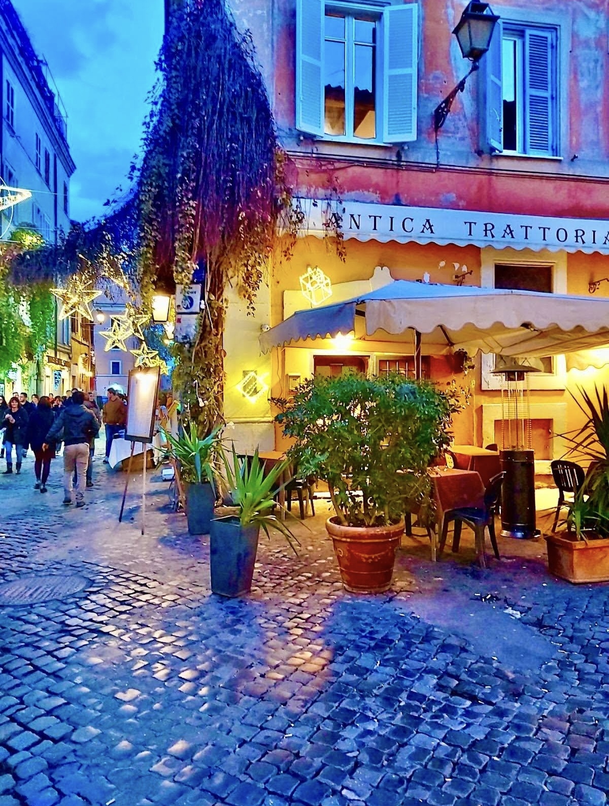 Piazza di Santa Rufina, 1
